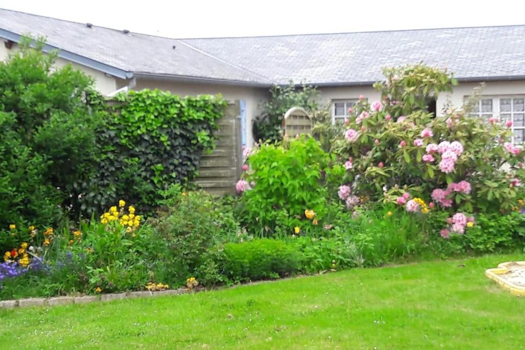 Dependance Au Calme Dans Notre Jardin Villa Saint-Aubin-Des-Preaux Kültér fotó